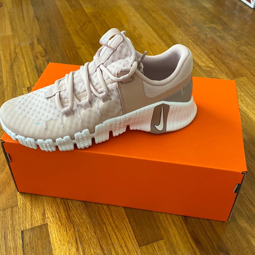 Nike Free Metcon 5
Women's Training Shoes